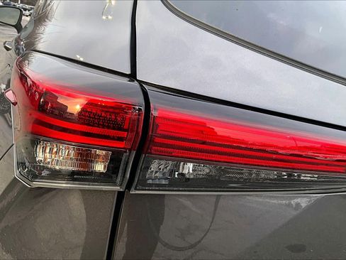 Used 2022 Toyota Highlander XLE image 29