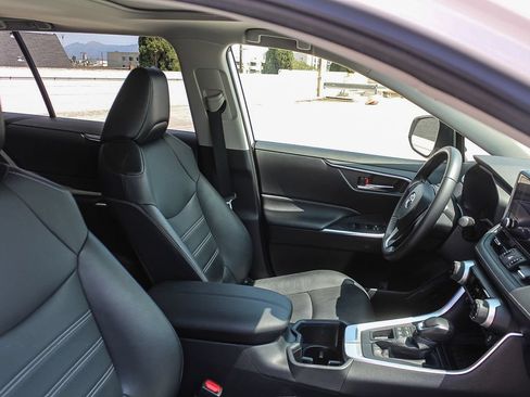 Used 2023 Toyota RAV4 XLE Premium AWD/4WD image 17
