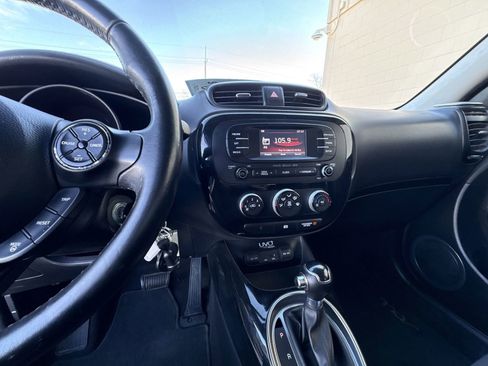 Used 2015 Kia Soul ! image 11