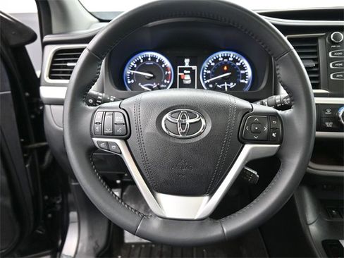 Used 2016 Toyota Highlander XLE image 28