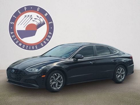 Used 2023 Hyundai Sonata SEL w/ Convenience Package FWD image 2
