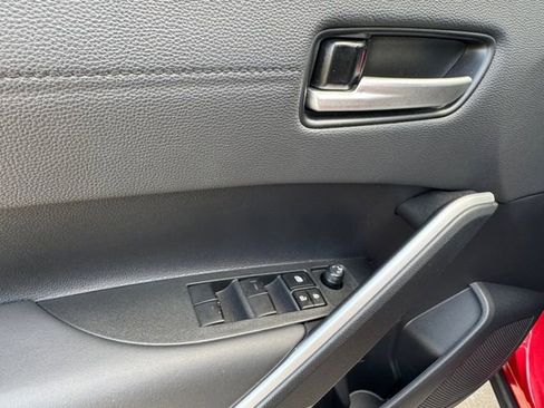 Used 2026 Toyota Corolla Cross XLE w/ Convenience Package FWD image 5