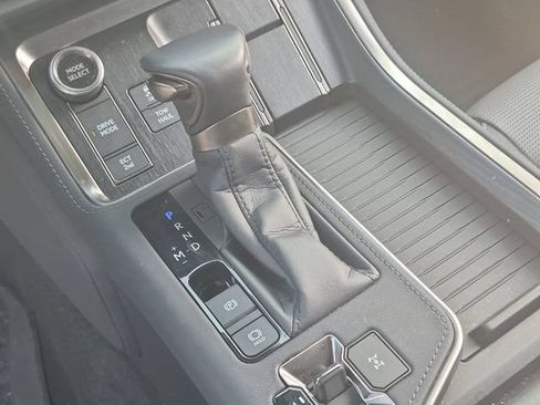 Used 2025 Lexus GX 550 w/ Accessory Package (Z1) AWD/4WD image 16