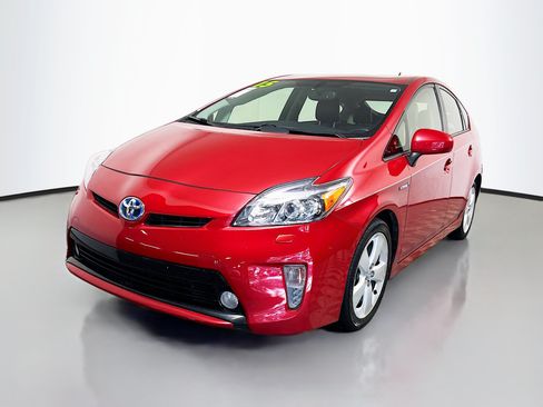 Used 2015 Toyota Prius Five FWD image 10