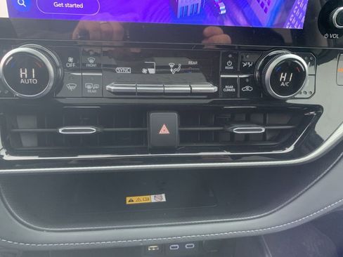 Used 2025 Toyota Highlander Platinum image 23