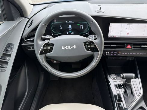 Used 2023 Kia Niro EX image 14