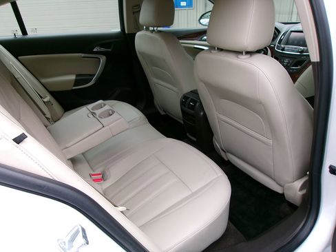 Used 2017 Buick Regal Sport Touring image 10