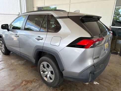 Used 2020 Toyota RAV4 LE AWD/4WD image 2