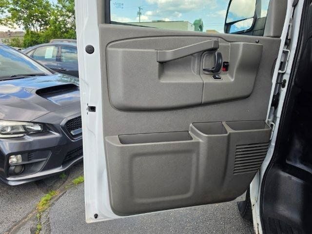 Used 2017 GMC Savana 2500 RWD image 21