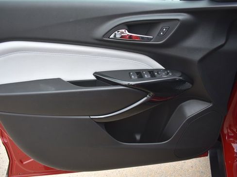 New 2026 Chevrolet Trax LT w/ Sunroof Package image 12