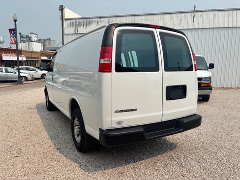 Used 2019 Chevrolet Express 3500 w/ Driver Convenience Package image 8
