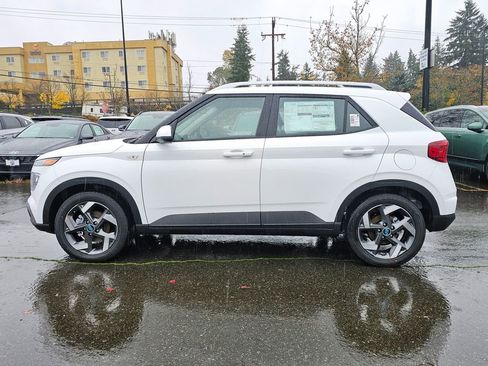 Used 2026 Hyundai Venue SEL FWD image 4