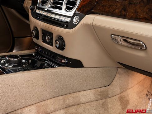 Used 2015 Rolls-Royce Wraith image 30