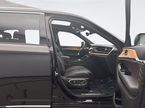 Used 2022 Jeep Grand Cherokee Summit AWD/4WD image 19
