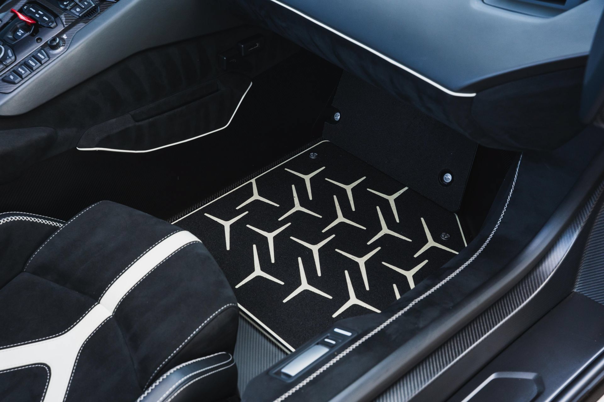 Used 2021 Lamborghini Aventador SVJ AWD/4WD image 78
