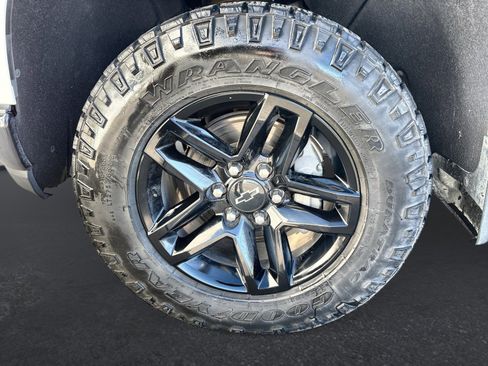 Used 2022 Chevrolet Silverado 1500 LT Trail Boss AWD/4WD image 18