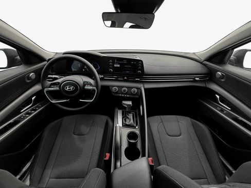 New 2025 Hyundai Elantra SE image 13