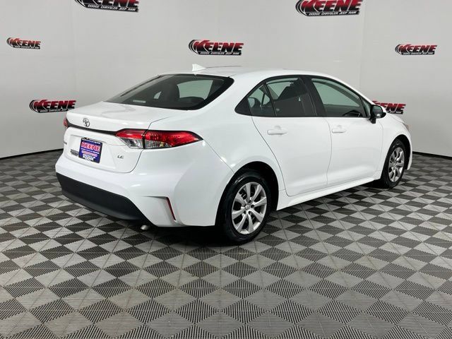 Used 2025 Toyota Corolla LE FWD image 3