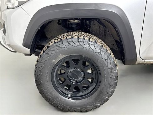 Used 2022 Toyota Tacoma TRD Off-Road w/ Technology Package image 26