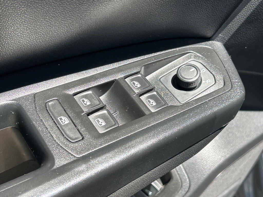 Used 2020 Volkswagen Atlas Cross Sport SE w/ Panoramic Sunroof Package FWD image 19