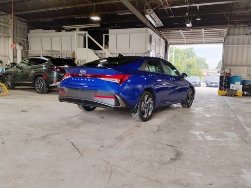 Used 2025 Hyundai Elantra Sport image 3