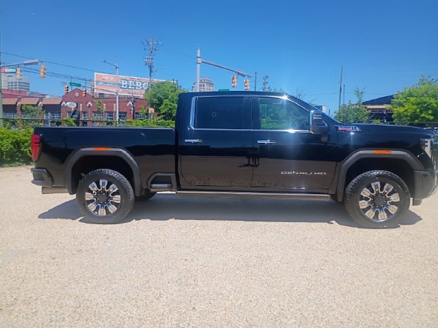 Used 2024 GMC Sierra 2500 Denali w/ Denali Reserve Package AWD/4WD image 14