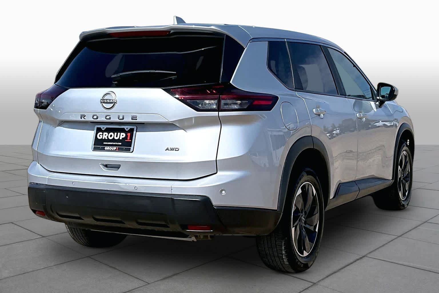 Used 2025 Nissan Rogue SV AWD/4WD image 13