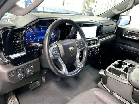 Used 2024 Chevrolet Silverado 1500 LT AWD/4WD image 8