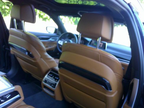 Used 2021 BMW 750i xDrive w/ Luxury Rear Seating Package AWD/4WD image 69