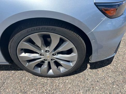 Used 2017 Chevrolet Malibu Premier w/ Premier Sun and Wheel Package FWD image 4