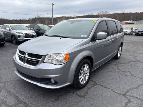 Used 2019 Dodge Grand Caravan SXT image 3