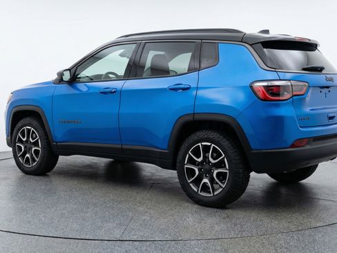 Used 2025 Jeep Compass Trailhawk image 6