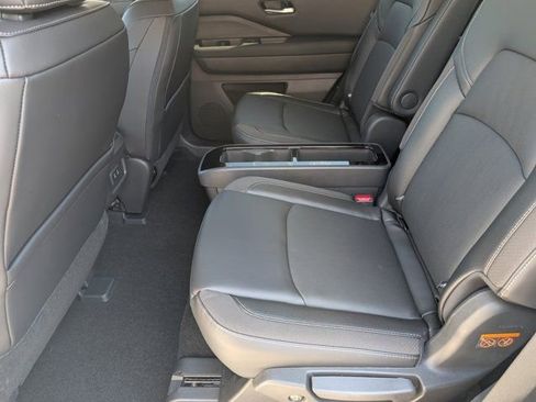 New 2026 Nissan Pathfinder SL w/ SL Premium Package FWD image 18