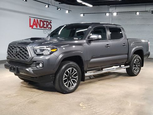 Used 2023 Toyota Tacoma TRD Sport w/ Technology Package RWD image 3