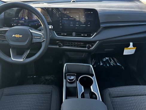 New 2026 Chevrolet Equinox LT image 2