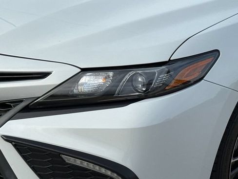 Used 2022 Toyota Camry SE FWD image 4