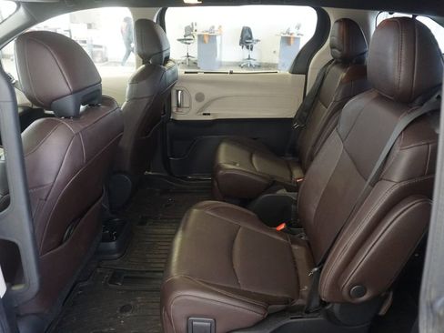 Used 2022 Toyota Sienna Platinum AWD/4WD image 22