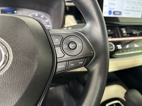 Used 2025 Toyota Corolla LE image 16