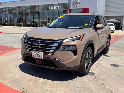 Certified 2025 Nissan Rogue SV AWD/4WD image 4
