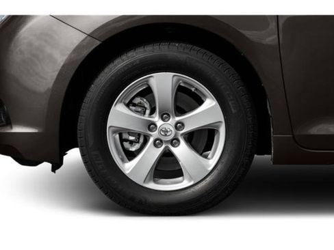 Used 2015 Toyota Sienna LE FWD image 11
