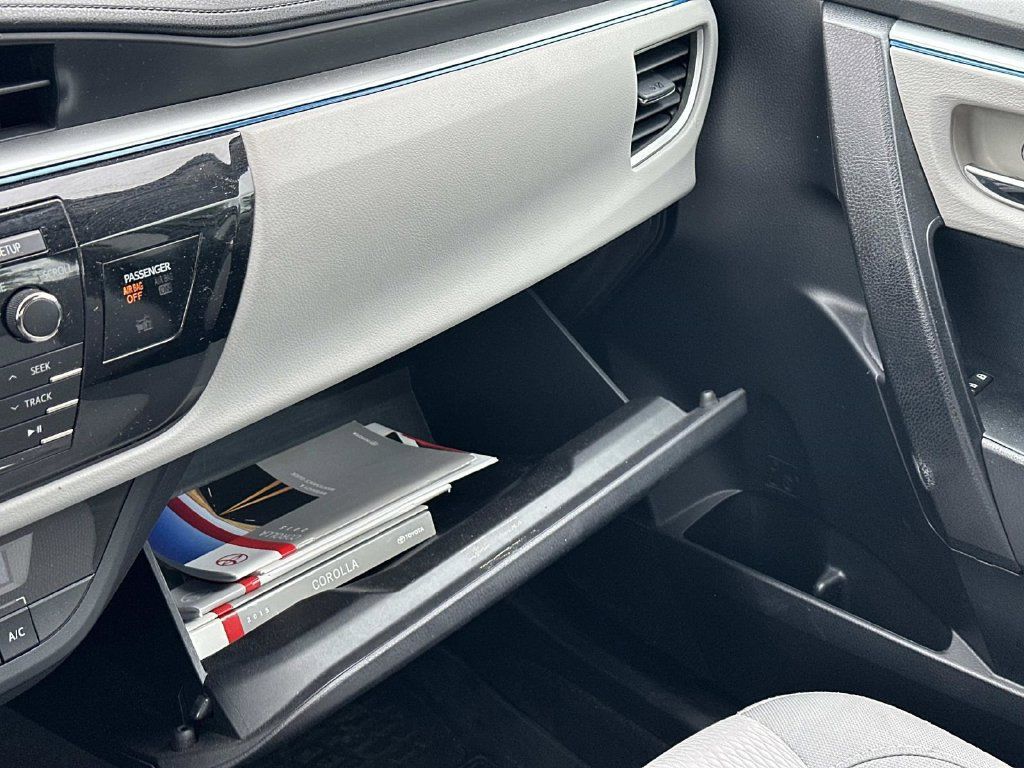 Used 2015 Toyota Corolla LE FWD image 32