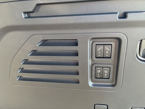 New 2026 Chevrolet Traverse RS image 38