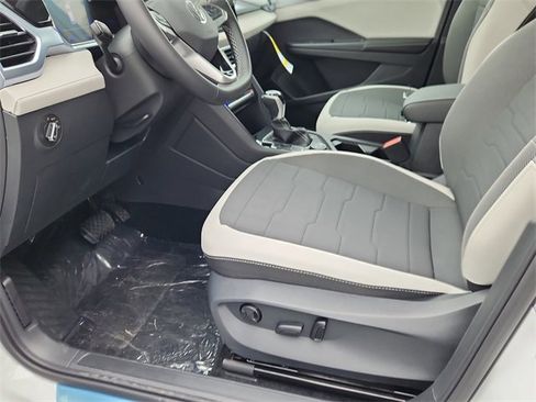 New 2025 Volkswagen Taos SE image 7