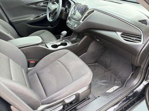 Used 2025 Chevrolet Malibu RS FWD image 30