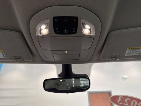 Used 2023 Chrysler Pacifica Touring-L FWD image 33