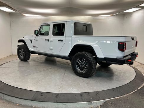 Used 2025 Jeep Gladiator Mojave image 3