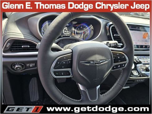 New 2025 Chrysler Pacifica Select image 11