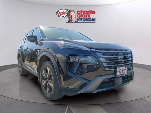 Used 2024 Nissan Rogue SL image 2