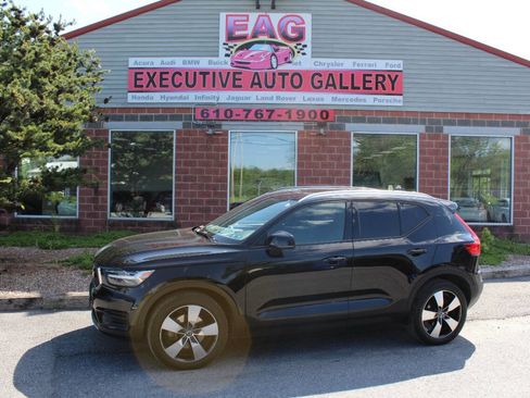 Used 2020 Volvo XC40 T5 Momentum w/ Protection Package Premier AWD/4WD image 1