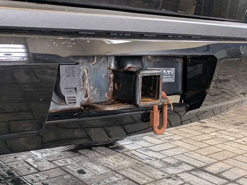 Used 2018 Chevrolet Suburban LT image 33